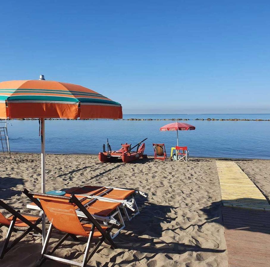 Hotel Camping Parco Vacanza Partaccia 2 Marina di Massa Exterior foto